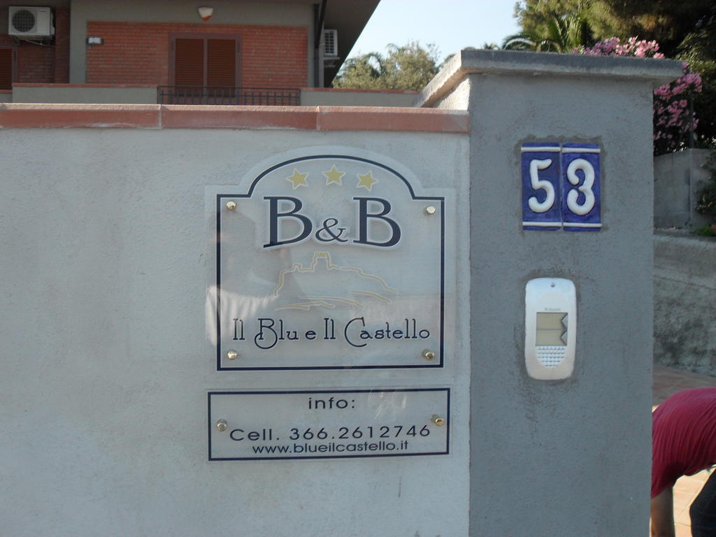 B&B Blu E Il Castello Aci Castello Luaran gambar